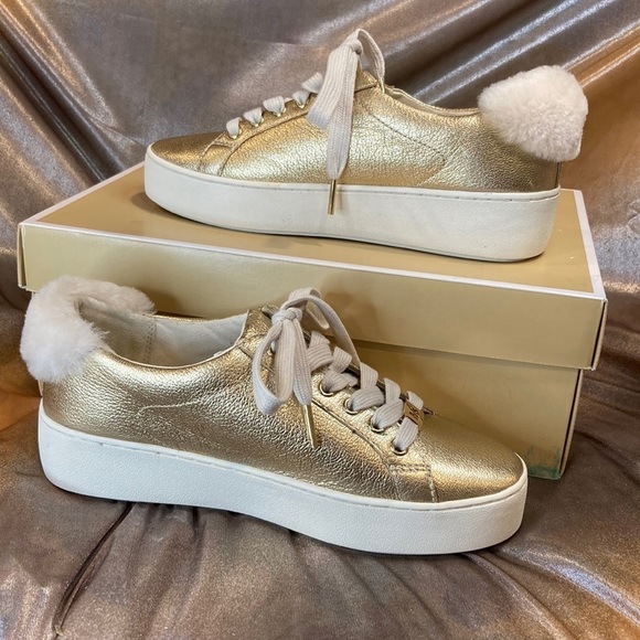 Micheal Kors gold size 6 “poppy” lace up. Metallic leather uppers. Worn once. - Picture 1 of 7